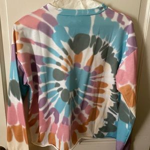 Thin tye die sweatshirt size large with raw hem edge.
